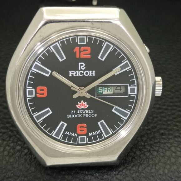 Vintage 1978 Ricoh Automatic Mens Silver Watch W/daydate & Red accents - Picture 4 of 10